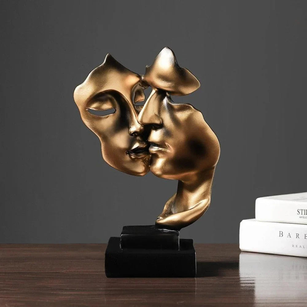 Escultura "O Beijo de Ouro" - Razu