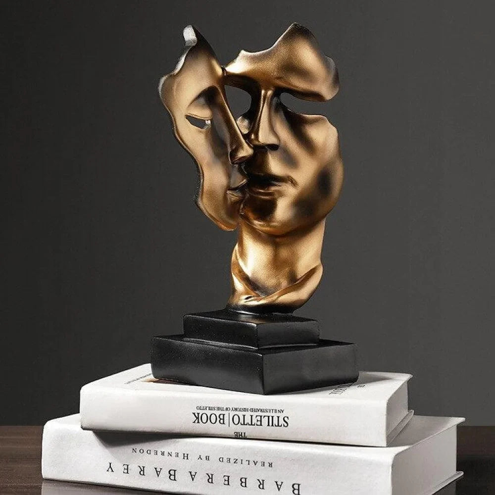 Escultura "O Beijo de Ouro" - Razu
