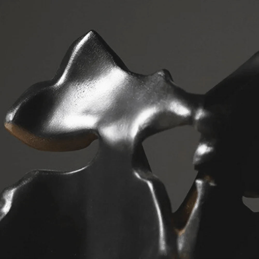 Escultura "O Beijo de Ouro" - Razu