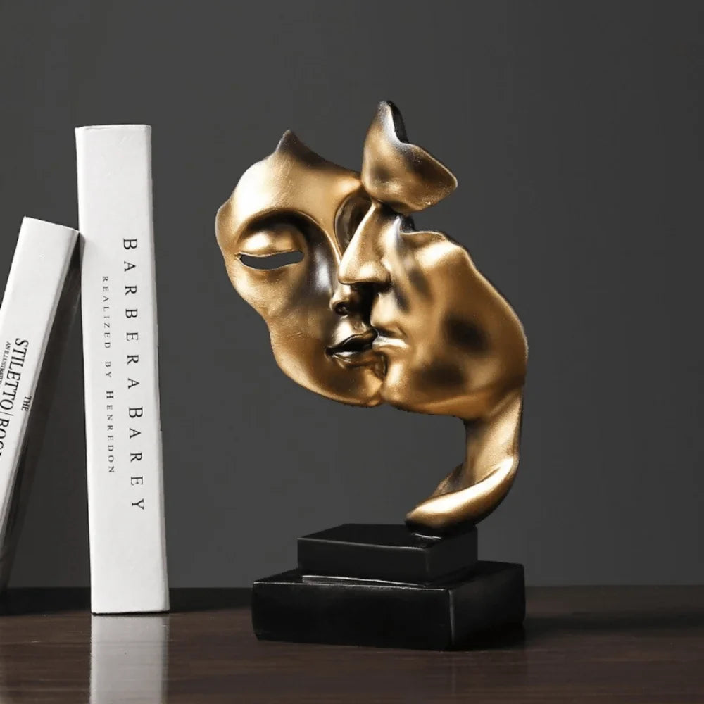 Escultura "O Beijo de Ouro" - Razu