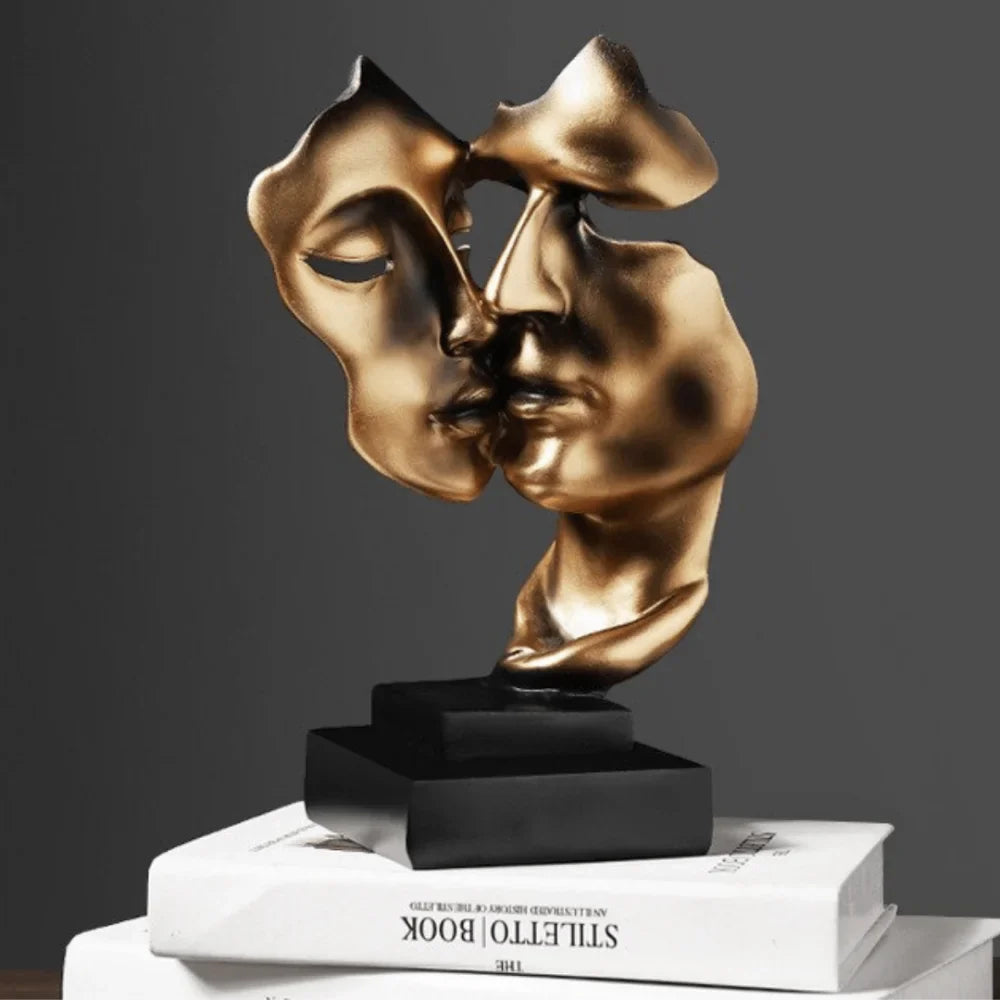 Escultura "O Beijo de Ouro" - Razu